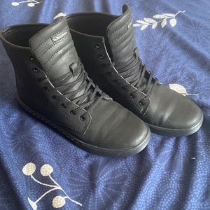 Like new canvas doc marten Sheridan